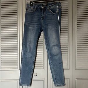 Judy Blue :  Blue Jeans w/ White Cord Down Leg - 13/31